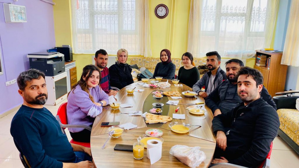 Öğrenci ve Öğretmenlerimiz ile Yemek Faaliyetleri