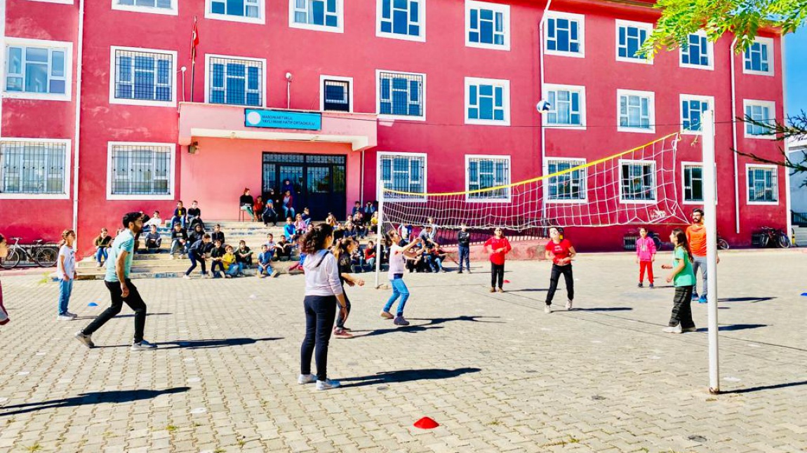 Öğretmenler ve Sınıflar Arası Voleybol Turnuvamız